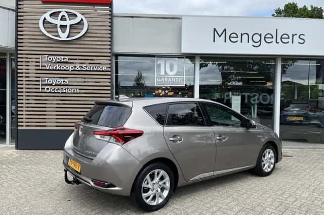 Toyota Auris (2016) thumbnail 3