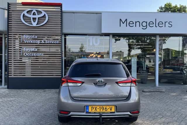 Toyota Auris (2016) thumbnail 4