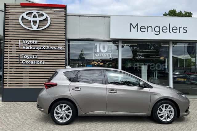 Toyota Auris (2016) thumbnail 5