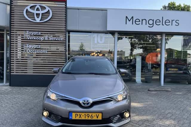 Toyota Auris (2016) thumbnail 6