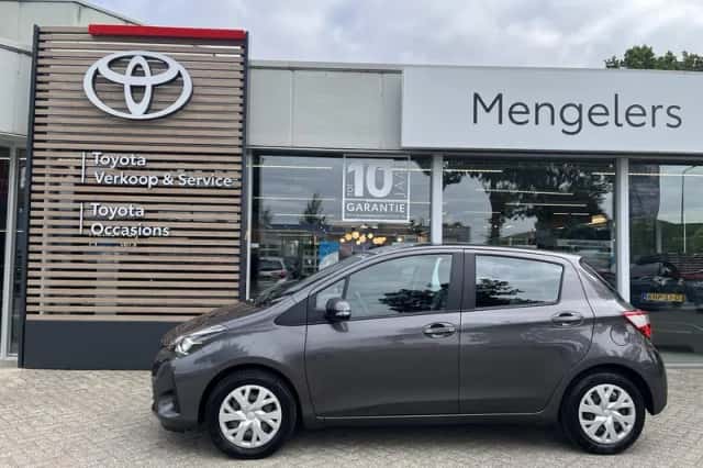 Toyota Yaris (2018) thumbnail 2