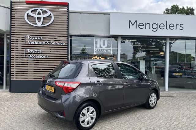 Toyota Yaris (2018) thumbnail 3