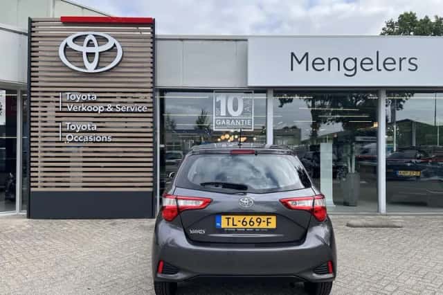 Toyota Yaris (2018) thumbnail 4