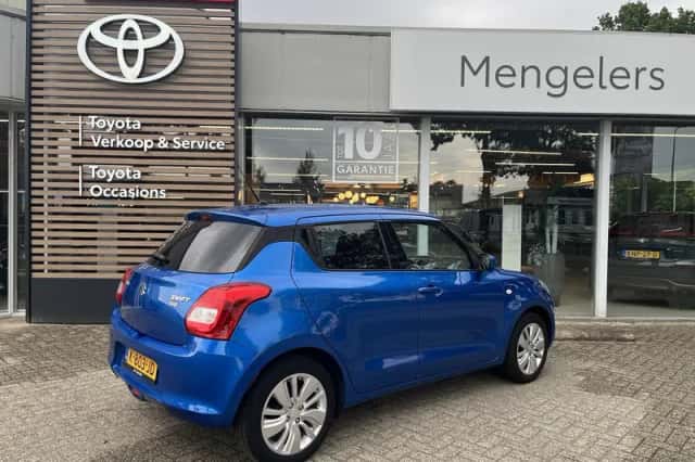 Suzuki Swift (2021) thumbnail 3