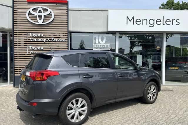 Toyota RAV4 (2013) thumbnail 3