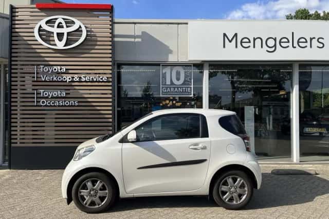 Toyota IQ (2010) thumbnail 2