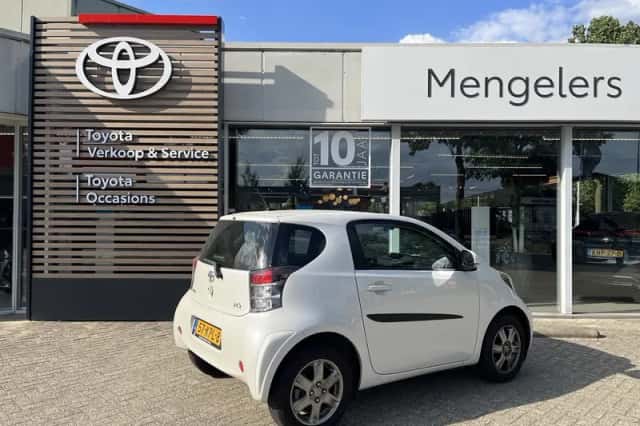 Toyota IQ (2010) thumbnail 3