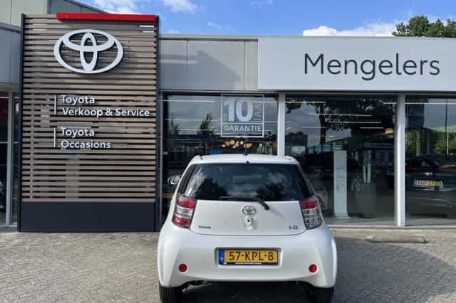 Toyota IQ (2010) thumbnail 4
