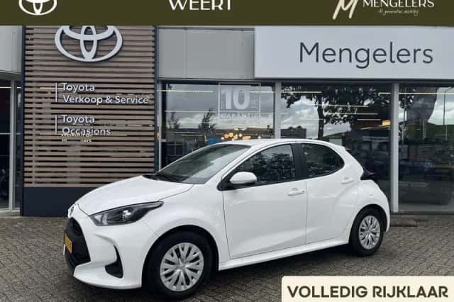 Toyota Yaris (2025) thumbnail 1