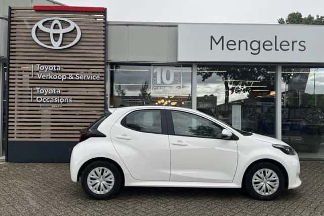 Toyota Yaris (2025) thumbnail 5