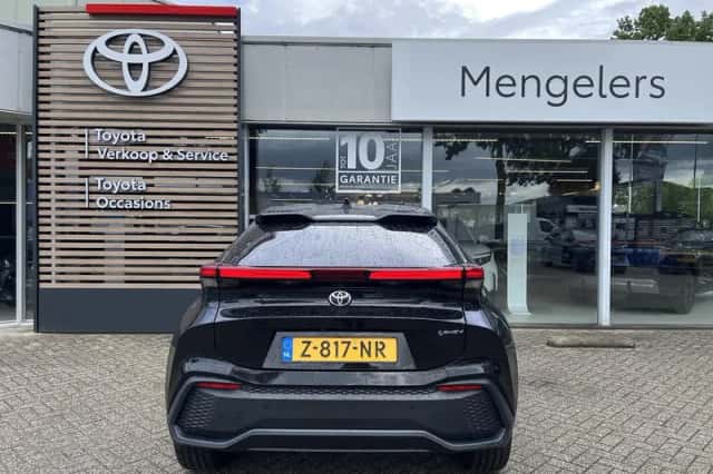 Toyota C-HR (2024) thumbnail 4