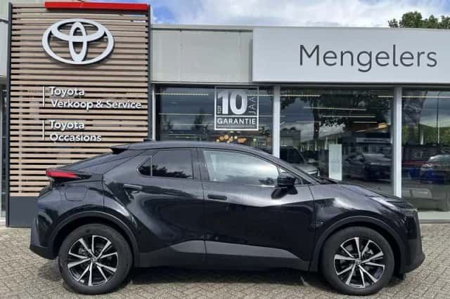 Toyota C-HR (2024) thumbnail 5