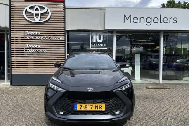 Toyota C-HR (2024) thumbnail 6
