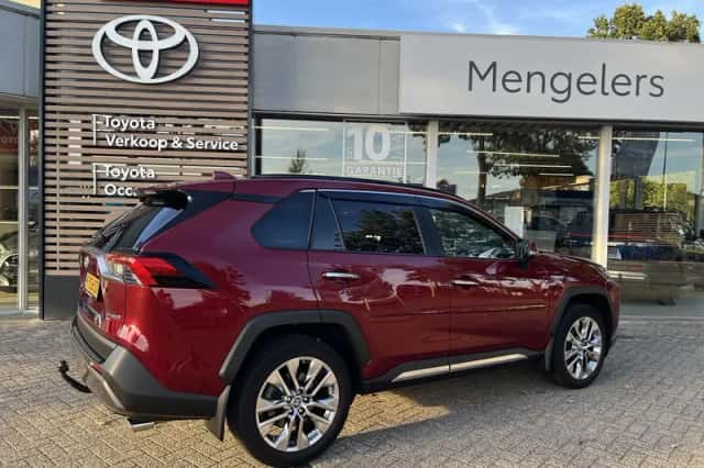 Toyota RAV4 (2021) thumbnail 3