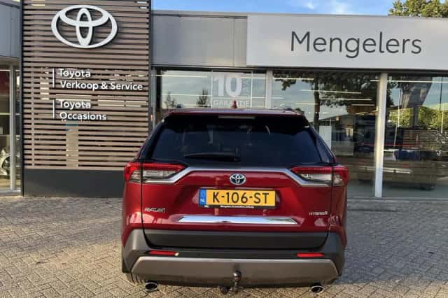 Toyota RAV4 (2021) thumbnail 4