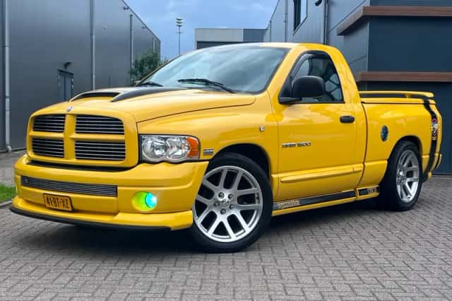 Dodge RAM (2004) thumbnail 1