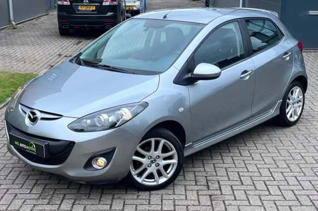 Mazda 2 (2013) thumbnail 2