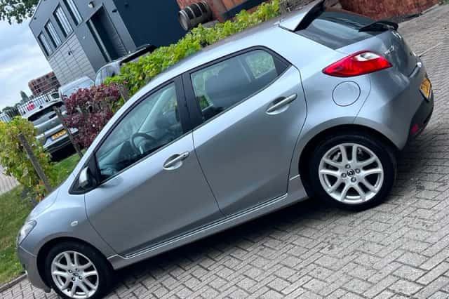 Mazda 2 (2013) thumbnail 3