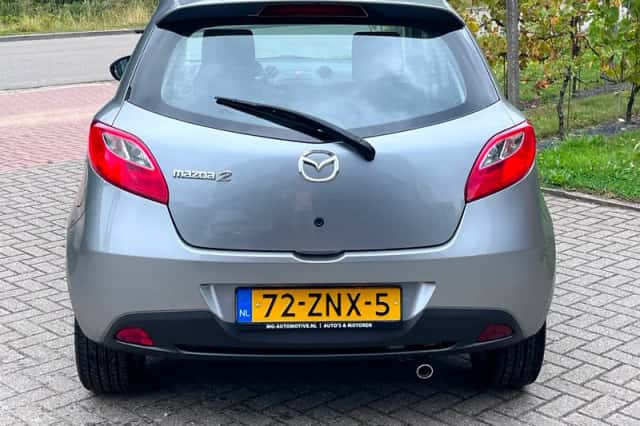 Mazda 2 (2013) thumbnail 5