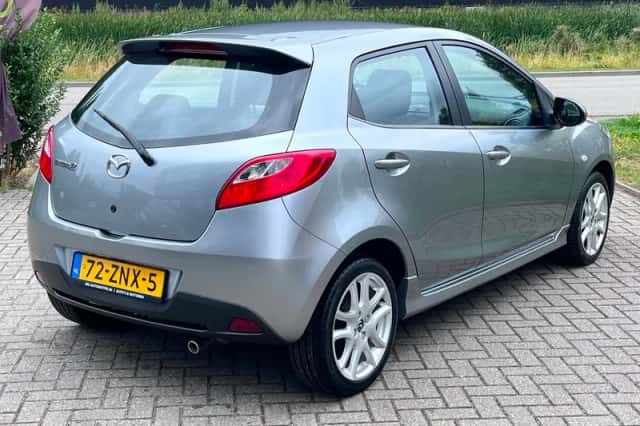 Mazda 2 (2013) thumbnail 6