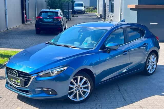 Mazda 3 (2017) thumbnail 2