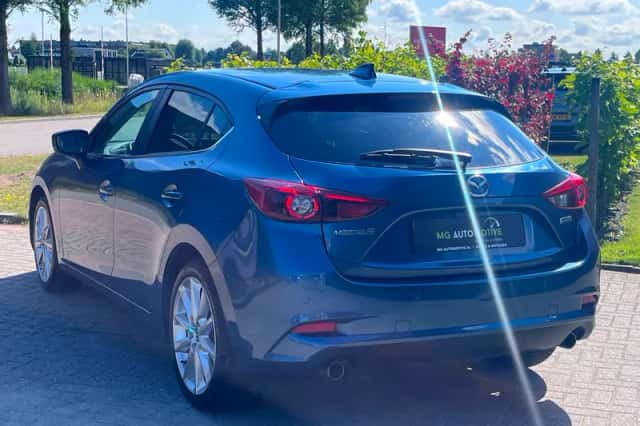 Mazda 3 (2017) thumbnail 5