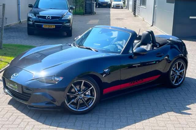 Mazda MX-5 (2018) thumbnail 2