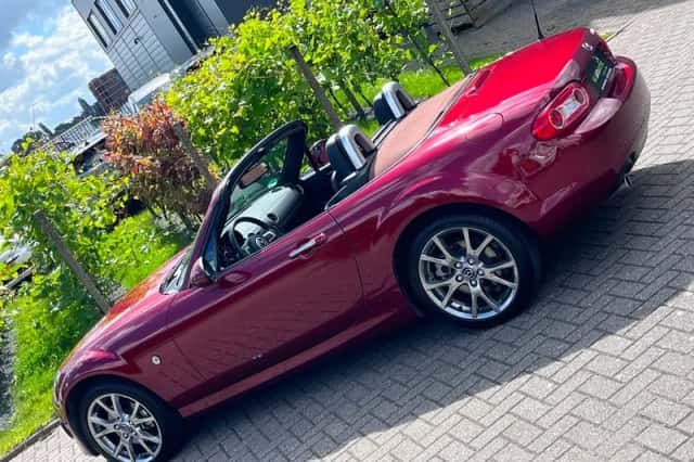 Mazda MX-5 (2013) thumbnail 3