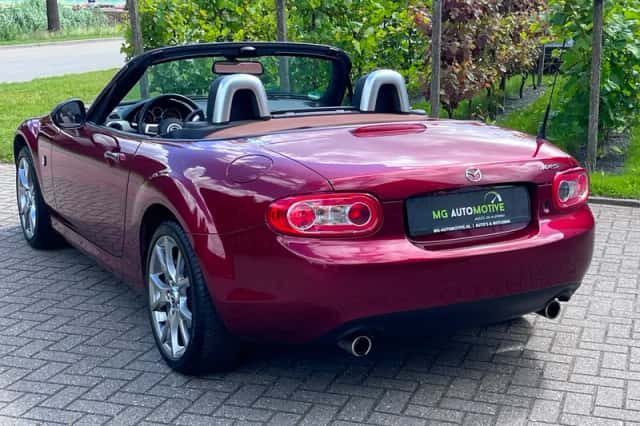 Mazda MX-5 (2013) thumbnail 5