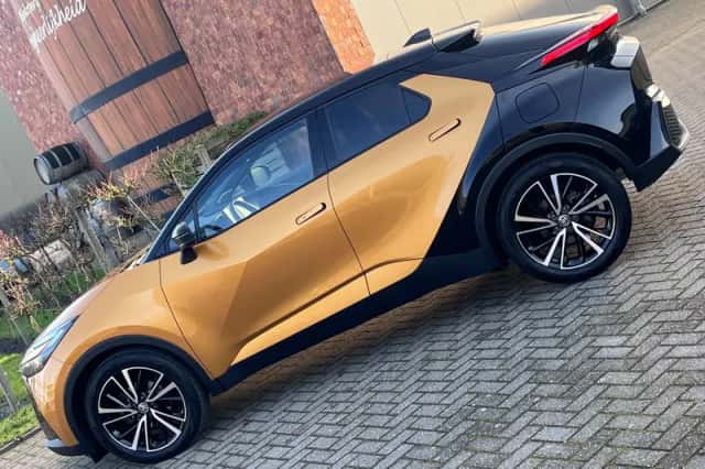 Toyota C-HR (2024) thumbnail 3