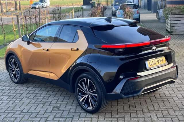 Toyota C-HR (2024) thumbnail 4