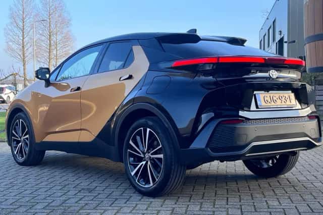 Toyota C-HR (2024) thumbnail 5