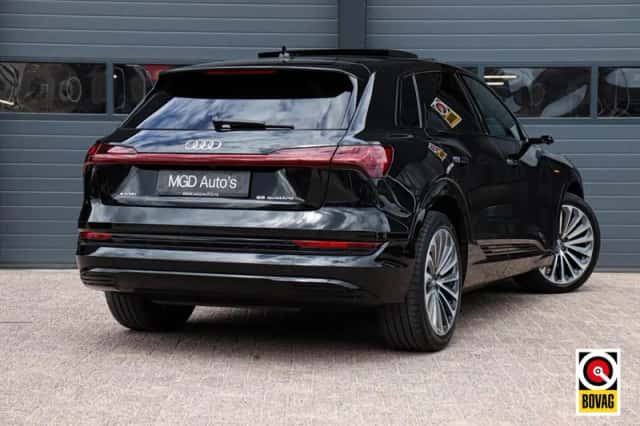 Audi e-tron (2019) thumbnail 4