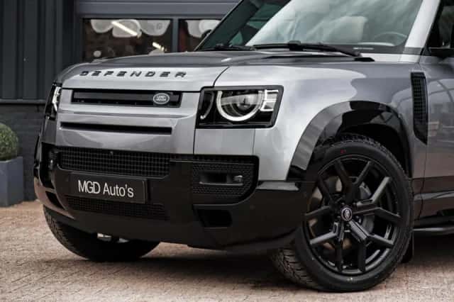 Land Rover Defender (2021) thumbnail 5