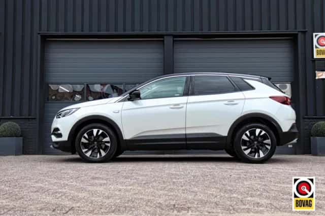 Opel Grandland X (2018) thumbnail 2