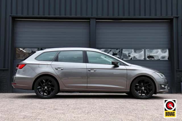SEAT Leon (2015) thumbnail 3