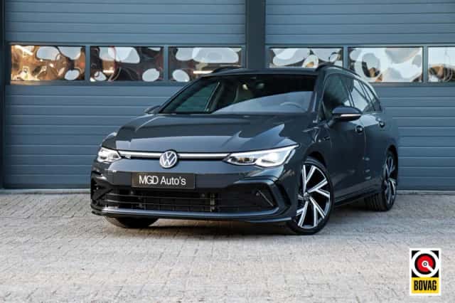 Volkswagen Golf (2022) thumbnail 2