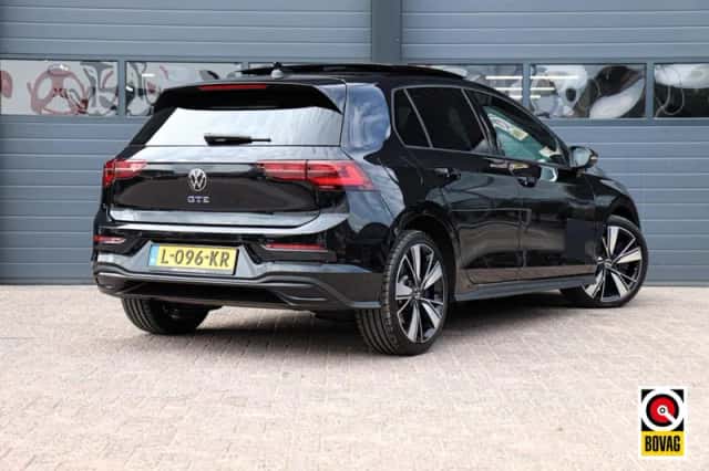 Volkswagen Golf (2021) thumbnail 3