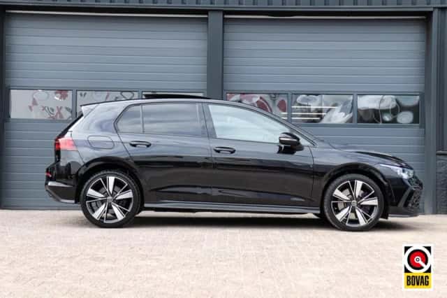 Volkswagen Golf (2021) thumbnail 4
