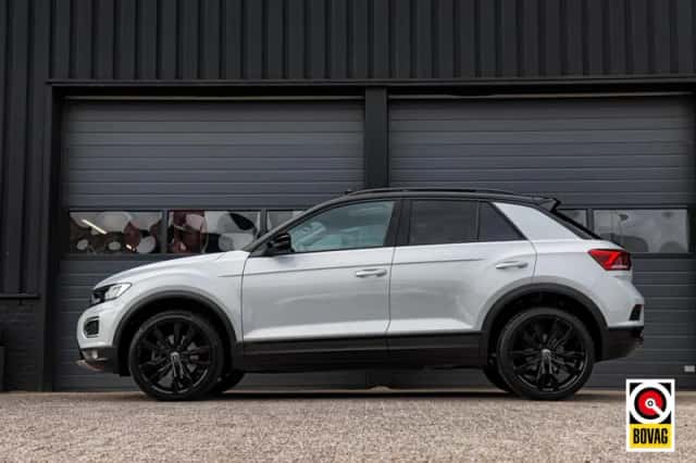 Volkswagen T-Roc (2021) thumbnail 3