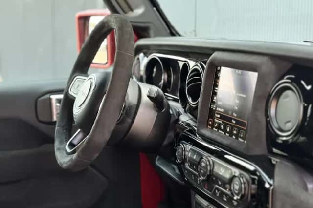Jeep Wrangler (2019) thumbnail 2
