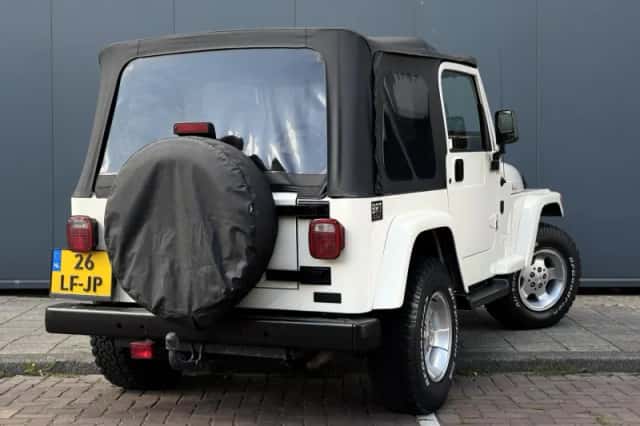 Jeep Wrangler (1987) thumbnail 3