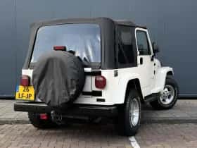 Jeep Wrangler thumbnail 3