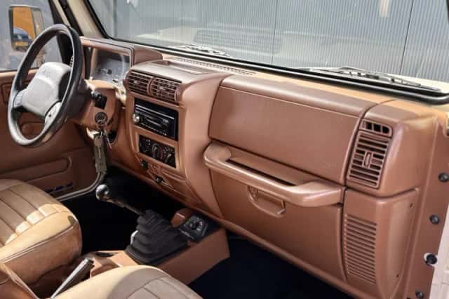 Jeep Wrangler (1987) thumbnail 4
