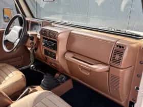 Jeep Wrangler thumbnail 4