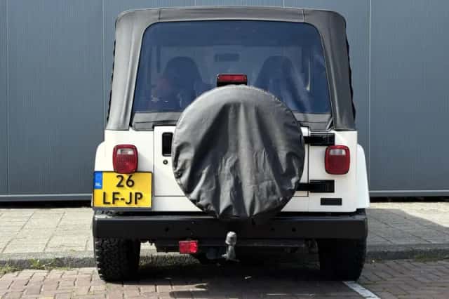 Jeep Wrangler (1987) thumbnail 6
