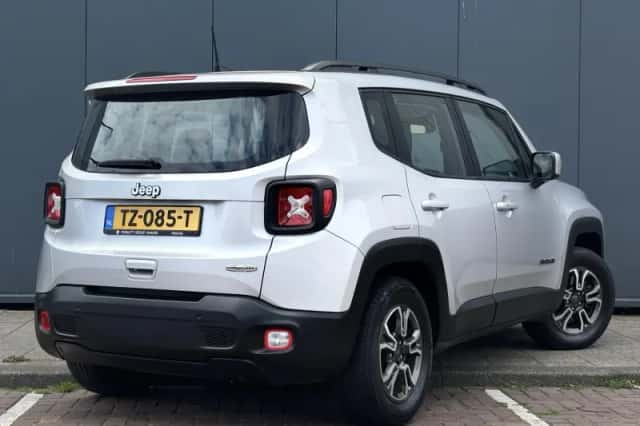 Jeep Renegade (2018) thumbnail 3