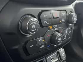 Jeep Renegade (2018) thumbnail 23