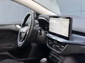 Ford Focus (2022) thumbnail 2
