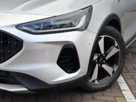 Ford Focus (2022) thumbnail 5